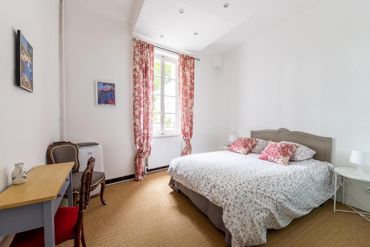 Maison De Maitre 230M² En Plein Coeur Du Village Camps-la-Source Buitenkant foto